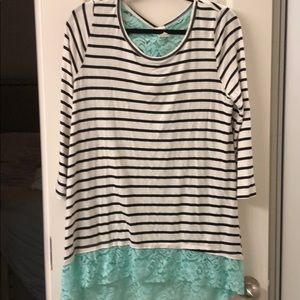 Black/white /mint lace opening top